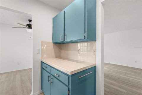 Condo in Sun City Center, Florida, 2 bedrooms  № 1837867 - photo 14