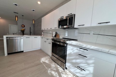 Adosado en venta en Doral, Florida, 3 dormitorios, 219.81 m2 № 1998660 - foto 8