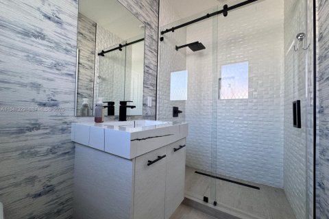 Adosado en venta en Doral, Florida, 3 dormitorios, 219.81 m2 № 1998660 - foto 19