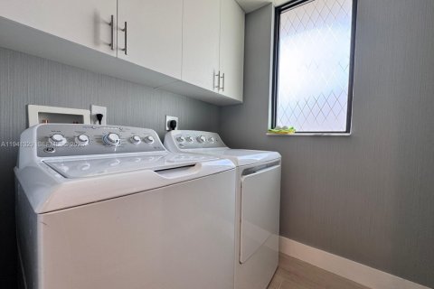 Adosado en venta en Doral, Florida, 3 dormitorios, 219.81 m2 № 1998660 - foto 17