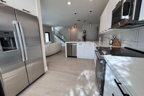Adosado en venta en Doral, Florida, 3 dormitorios, 219.81 m2 № 1998660 - foto 7