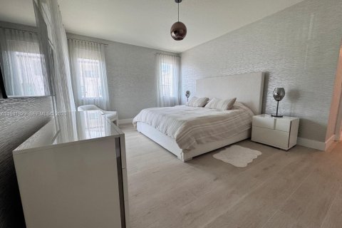 Adosado en venta en Doral, Florida, 3 dormitorios, 219.81 m2 № 1998660 - foto 15