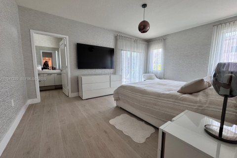 Adosado en venta en Doral, Florida, 3 dormitorios, 219.81 m2 № 1998660 - foto 14