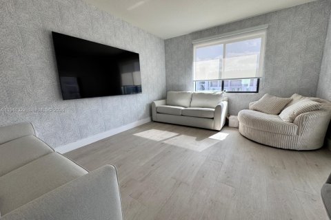 Adosado en venta en Doral, Florida, 3 dormitorios, 219.81 m2 № 1998660 - foto 18