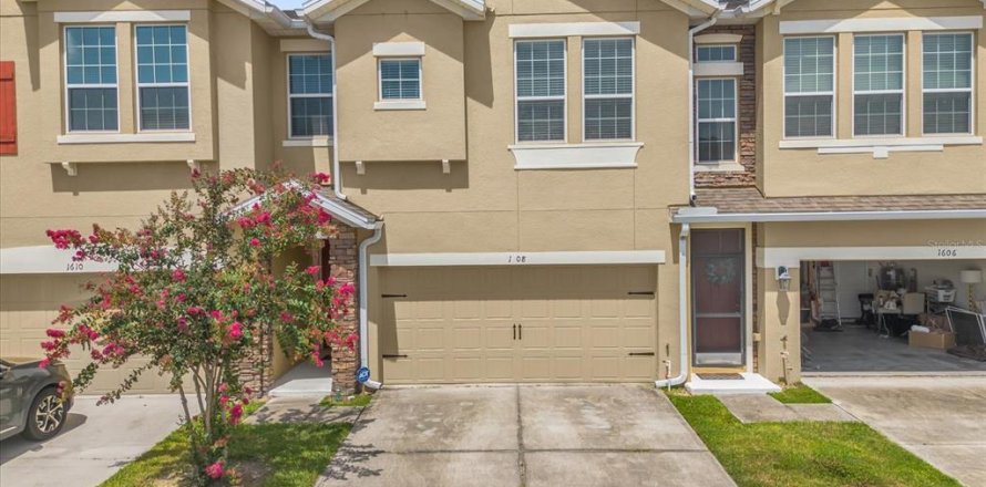Adosado en Kissimmee, Florida 3 dormitorios, 187.29 m2 № 1827183