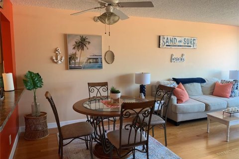 Condominio en alquiler en Saint Petersburg, Florida, 1 dormitorio, 72.46 m2 № 1571020 - foto 3