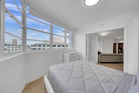 Condo in Miami, Florida, 2 bedrooms № 1985257 - photo 30