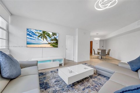 Condo in Miami, Florida, 2 bedrooms № 1985257 - photo 29