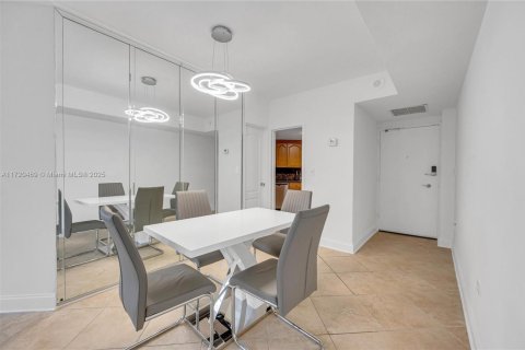 Condo in Miami, Florida, 2 bedrooms № 1985257 - photo 20