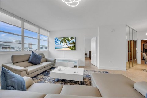 Condo in Miami, Florida, 2 bedrooms № 1985257 - photo 22