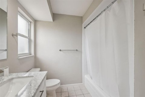 House in Largo, Florida 5 bedrooms, 251.95 sq.m. № 1810682 - photo 24