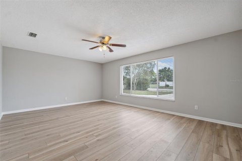 House in Largo, Florida 5 bedrooms, 251.95 sq.m. № 1810682 - photo 8
