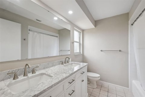 House in Largo, Florida 5 bedrooms, 251.95 sq.m. № 1810682 - photo 23