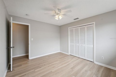 House in Largo, Florida 5 bedrooms, 251.95 sq.m. № 1810682 - photo 26