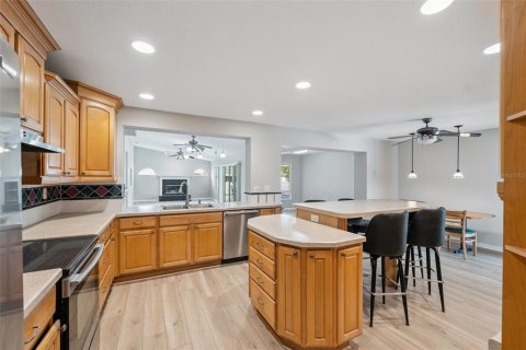 House in Largo, Florida 5 bedrooms, 251.95 sq.m. № 1810682 - photo 16
