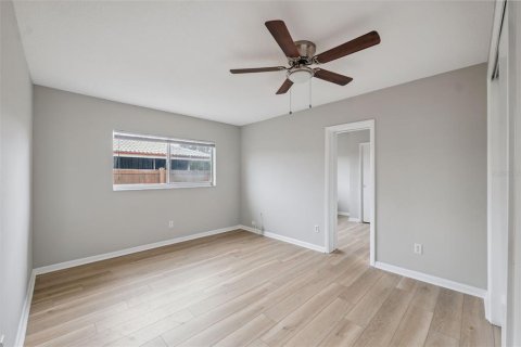 House in Largo, Florida 5 bedrooms, 251.95 sq.m. № 1810682 - photo 30