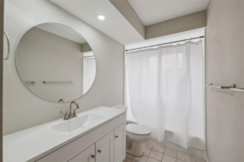 House in Largo, Florida 5 bedrooms, 251.95 sq.m. № 1810682 - photo 28