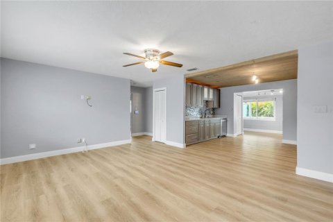 Villa ou maison à vendre à New Smyrna Beach, Floride: 3 chambres, 144.46 m2 № 2229393 - photo 11
