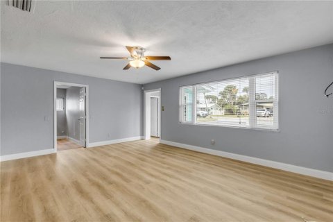 Villa ou maison à vendre à New Smyrna Beach, Floride: 3 chambres, 144.46 m2 № 2229393 - photo 13