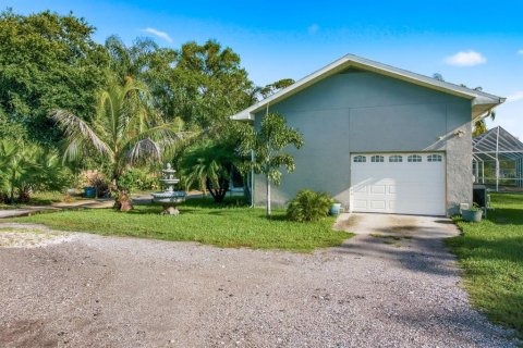 House in Pinellas Park, Florida 5 bedrooms, 301.75 sq.m. № 2200790 - photo 13