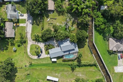 House in Pinellas Park, Florida 5 bedrooms, 301.75 sq.m. № 2200790 - photo 2