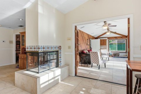 House in Pinellas Park, Florida 5 bedrooms, 301.75 sq.m. № 2200790 - photo 7