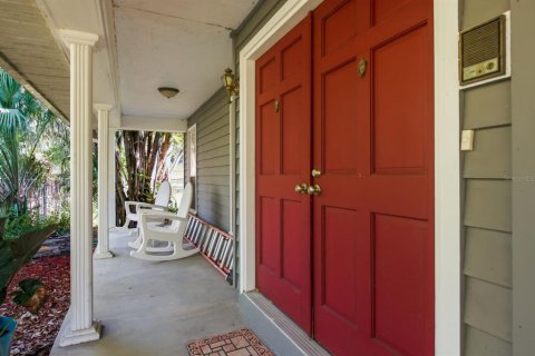 House in Pinellas Park, Florida 5 bedrooms, 301.75 sq.m. № 2200790 - photo 17