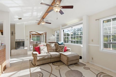 House in Pinellas Park, Florida 5 bedrooms, 301.75 sq.m. № 2200790 - photo 28