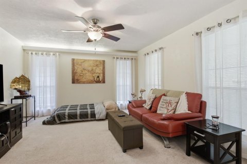 House in Pinellas Park, Florida 5 bedrooms, 301.75 sq.m. № 2200790 - photo 20
