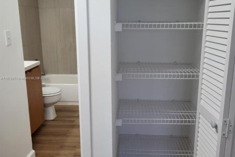 Condominio en venta en Deerfield Beach, Florida, 2 dormitorios, 119.84 m2 № 1979912 - foto 11