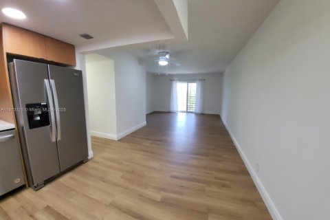 Condominio en venta en Deerfield Beach, Florida, 2 dormitorios, 119.84 m2 № 1979912 - foto 2