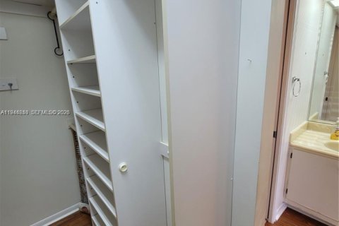 Купить кондоминиум в Пемброк-Пайнс, Флорида 2 спальни, 110.74м2, № 2001959 - фото 15