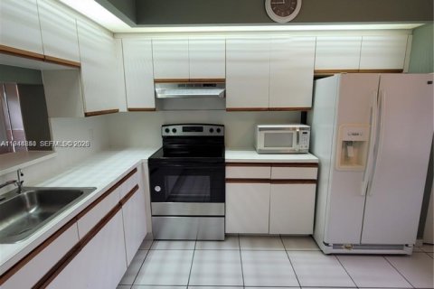 Купить кондоминиум в Пемброк-Пайнс, Флорида 2 спальни, 110.74м2, № 2001959 - фото 5