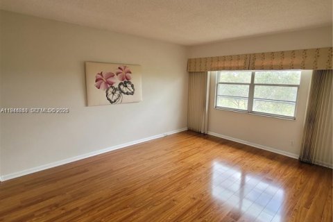 Купить кондоминиум в Пемброк-Пайнс, Флорида 2 спальни, 110.74м2, № 2001959 - фото 11