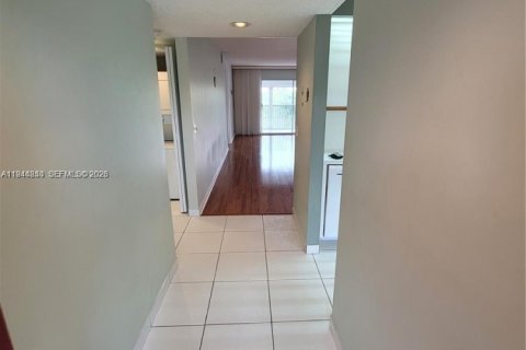 Купить кондоминиум в Пемброк-Пайнс, Флорида 2 спальни, 110.74м2, № 2001959 - фото 7