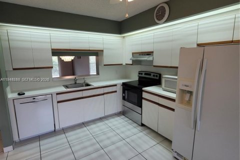 Купить кондоминиум в Пемброк-Пайнс, Флорида 2 спальни, 110.74м2, № 2001959 - фото 6