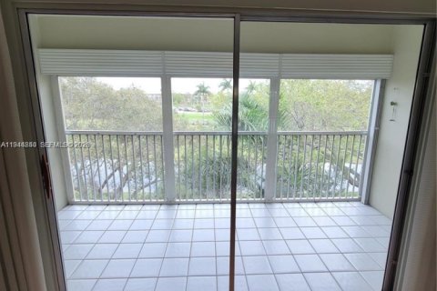 Купить кондоминиум в Пемброк-Пайнс, Флорида 2 спальни, 110.74м2, № 2001959 - фото 19