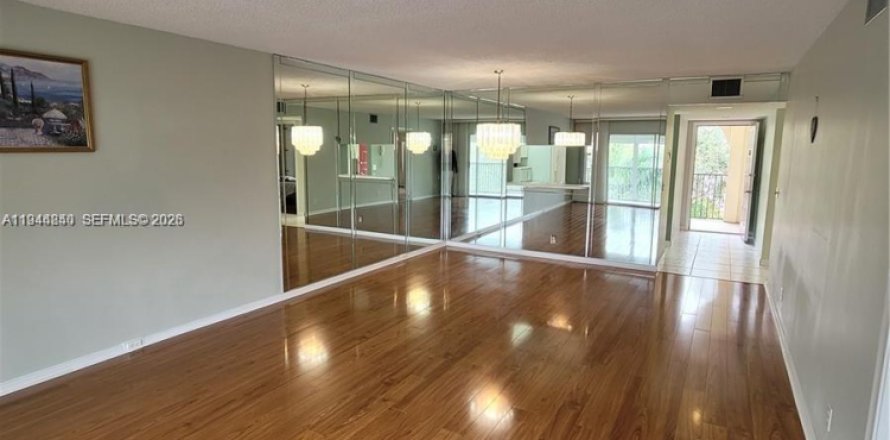 Кондоминиум с 2 спальнями в Пемброк-Пайнс, Флорида № 2001959