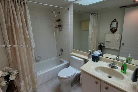 Купить кондоминиум в Пемброк-Пайнс, Флорида 2 спальни, 110.74м2, № 2001959 - фото 18