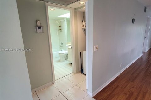 Купить кондоминиум в Пемброк-Пайнс, Флорида 2 спальни, 110.74м2, № 2001959 - фото 9