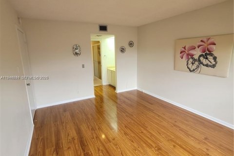 Купить кондоминиум в Пемброк-Пайнс, Флорида 2 спальни, 110.74м2, № 2001959 - фото 12