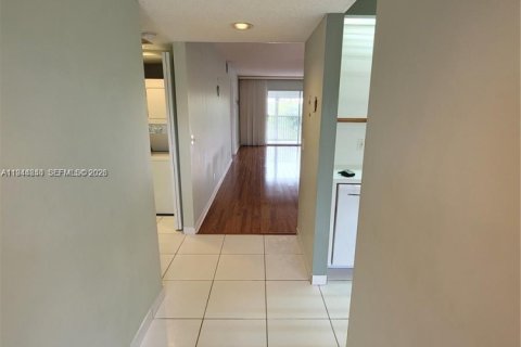 Купить кондоминиум в Пемброк-Пайнс, Флорида 2 спальни, 110.74м2, № 2001959 - фото 8