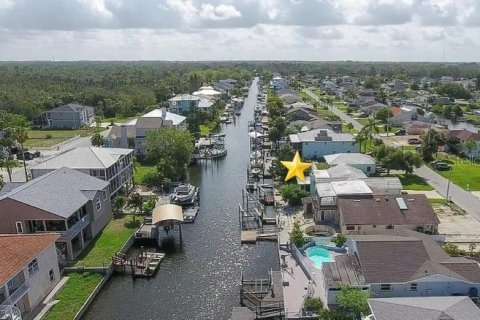 House in Hudson, Florida 3 bedrooms, 158.12 sq.m. № 1900166 - photo 14
