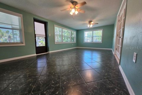 House in Hudson, Florida 3 bedrooms, 158.12 sq.m. № 1900166 - photo 12