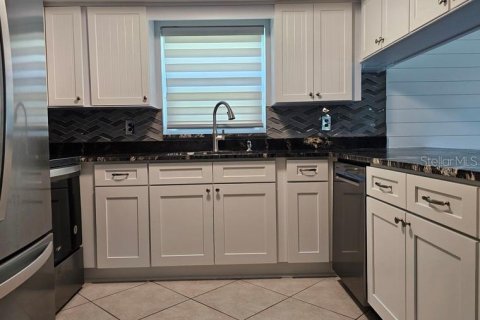 House in Hudson, Florida 3 bedrooms, 158.12 sq.m. № 1900166 - photo 7