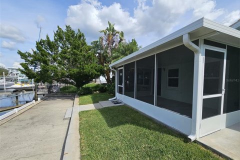 House in Hudson, Florida 3 bedrooms, 158.12 sq.m. № 1900166 - photo 30