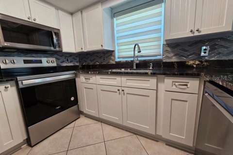 House in Hudson, Florida 3 bedrooms, 158.12 sq.m. № 1900166 - photo 8