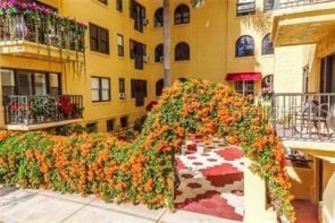 Condo in Saint Petersburg, Florida, 3 rooms  № 1614413 - photo 17