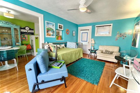 Condo in Saint Petersburg, Florida, 3 rooms  № 1614413 - photo 5