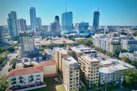 Condo in Saint Petersburg, Florida, 3 rooms  № 1614413 - photo 24